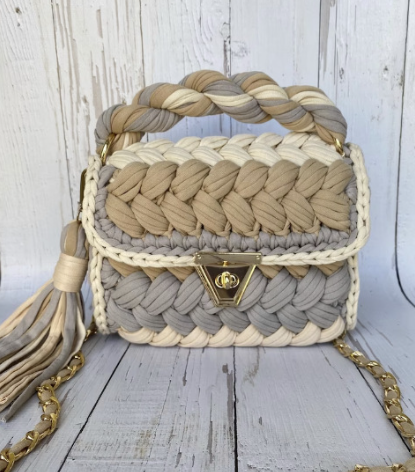 Bella Crochet Purse